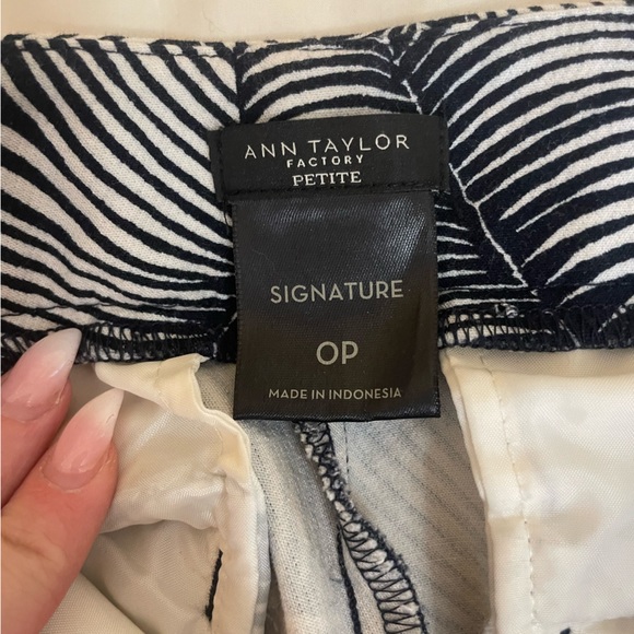 Ann Taylor petite capri work pant - Picture 3 of 3